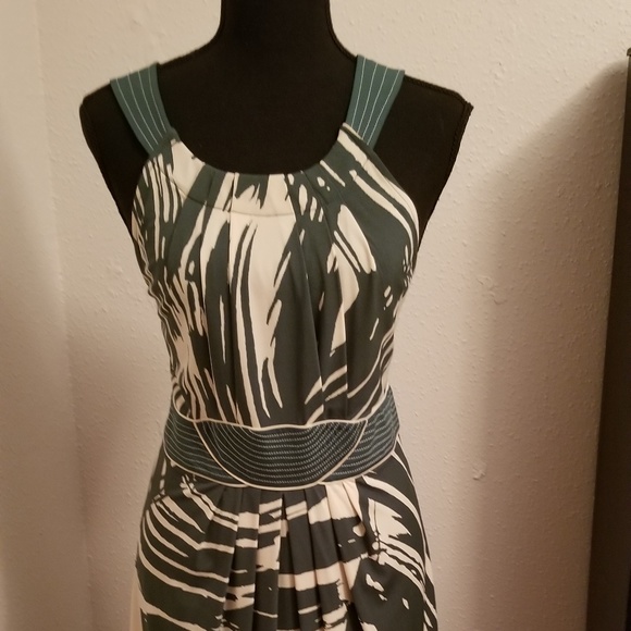 Green Dress - Picture 1 of 3